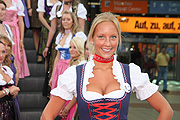 Die Finalistinnen des Pre-Castings für das Angermaier Wiesn-Dirndl 2010 (©Foto: Martin Schmitz)